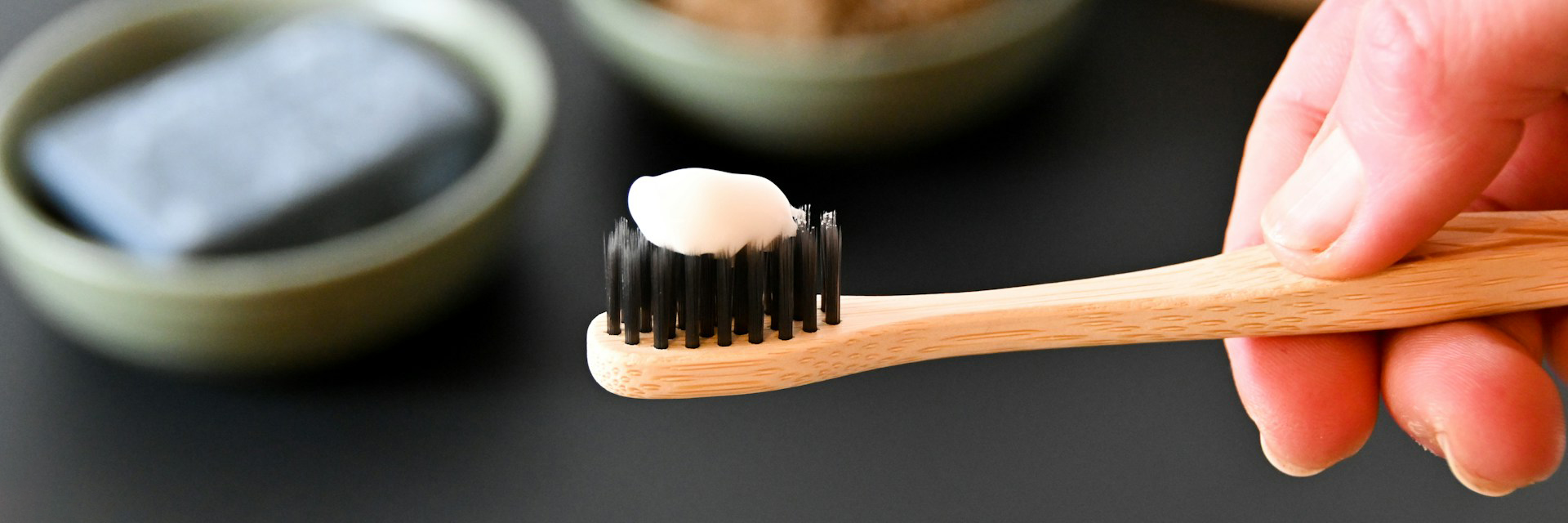 Какую зубную пасту выбрать для чувствительных зубов